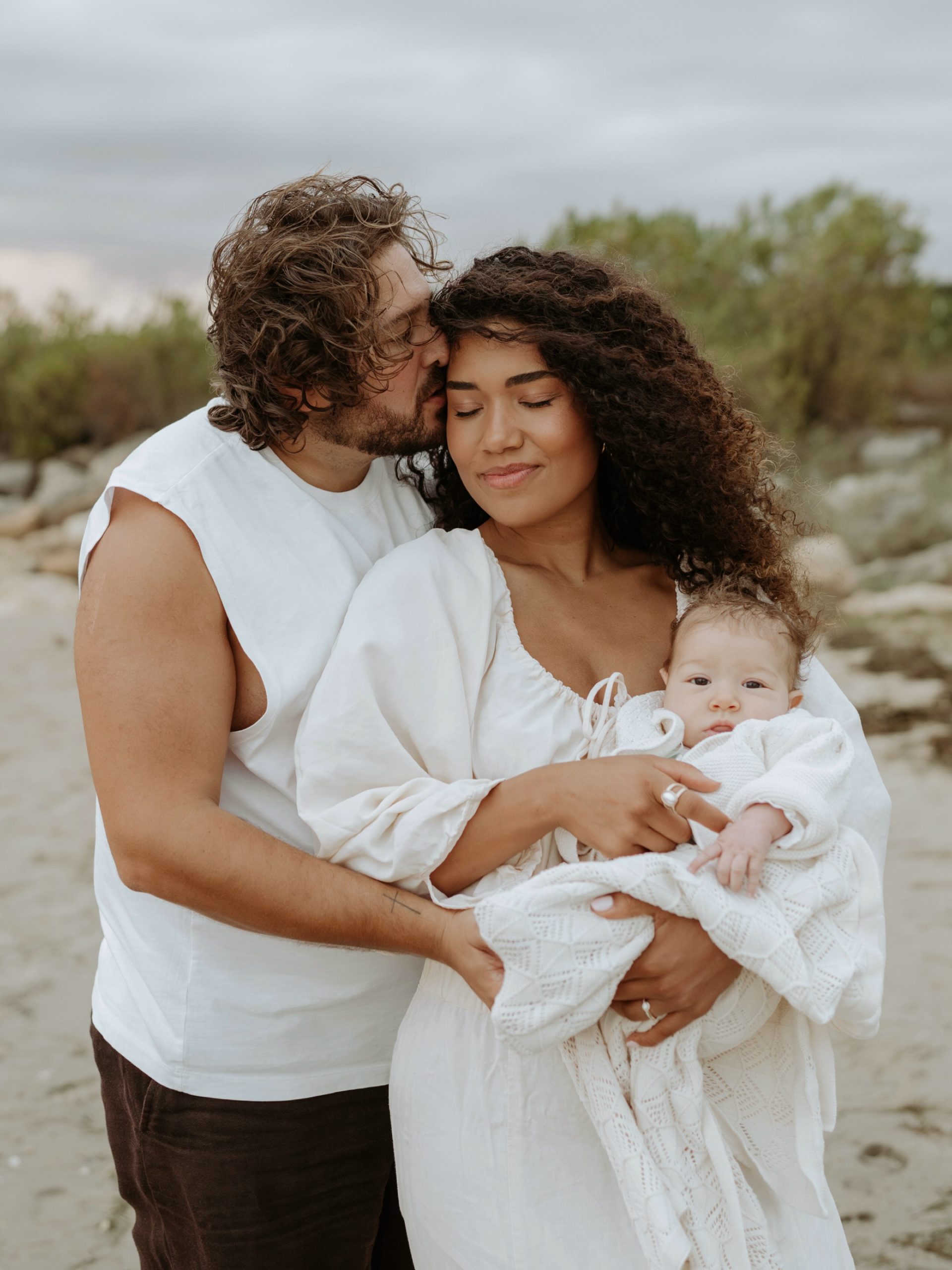 Je vous partage aujourd’hui un extrait de la séance naissance de cette petite fille adorable ! Un beau moment sur une jolie plage du Bassin. 

____

Je suis Laetitia, photographe spécialisée dans les séances photo de grossesse et de famille, sur le Bassin d’Arcachon. Je souhaite que les mamans reprennent leur place dans les photos de leur famille.